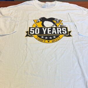 NWOT Gildan White Short-Sleeve Pittsburgh Penguins tee
